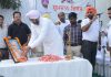 शहर को प्लास्टिक मुक्त बनाने के लिए बांटे जूट के बैग, स्वच्छता के लिए 140 भागों में बांटा