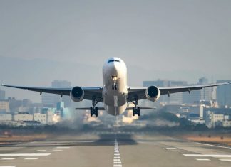 एयरलाइंस की गलती से महिला को झेलनी पड़ी परेशानी, अब देना होगा 70 लाख हर्जाना