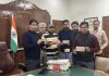 संस्था ने वाहनो पर रिफ्लेक्ट लगााने का अभियान शुरू किया।